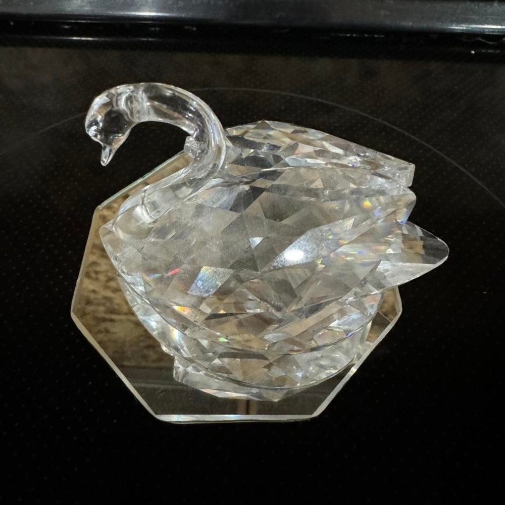Swarovski Crystal Swan Figurine Clear Elegant Decor 3" 
Glass